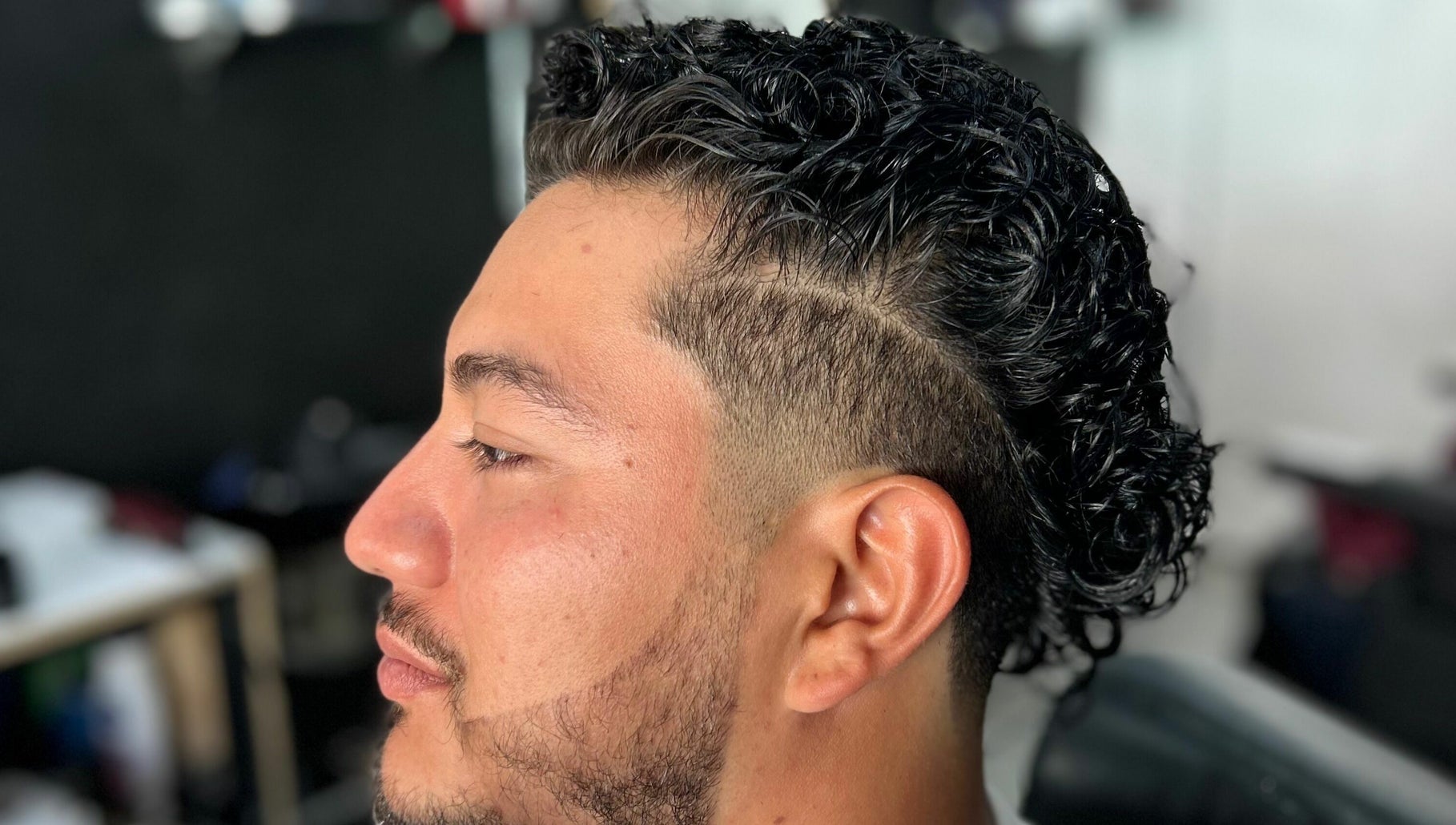 Corte con diseño lateral